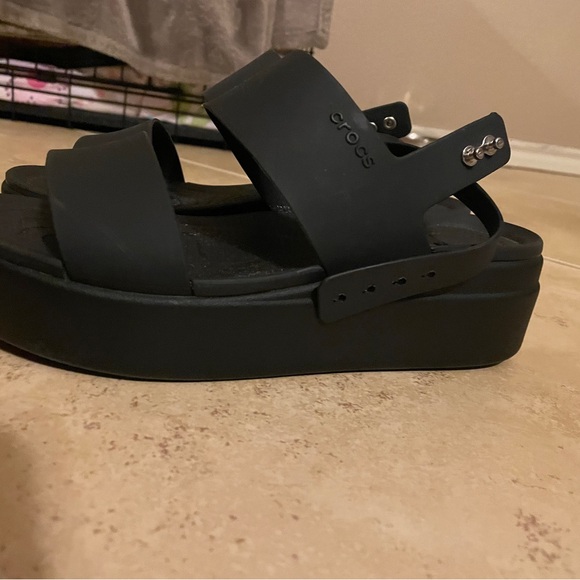 Crocs sandals. - Picture 2 of 6